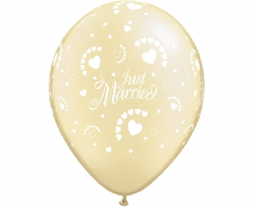 Apdrukāts lateksa balons"with overprint." Just Married with hearts " (30 см)